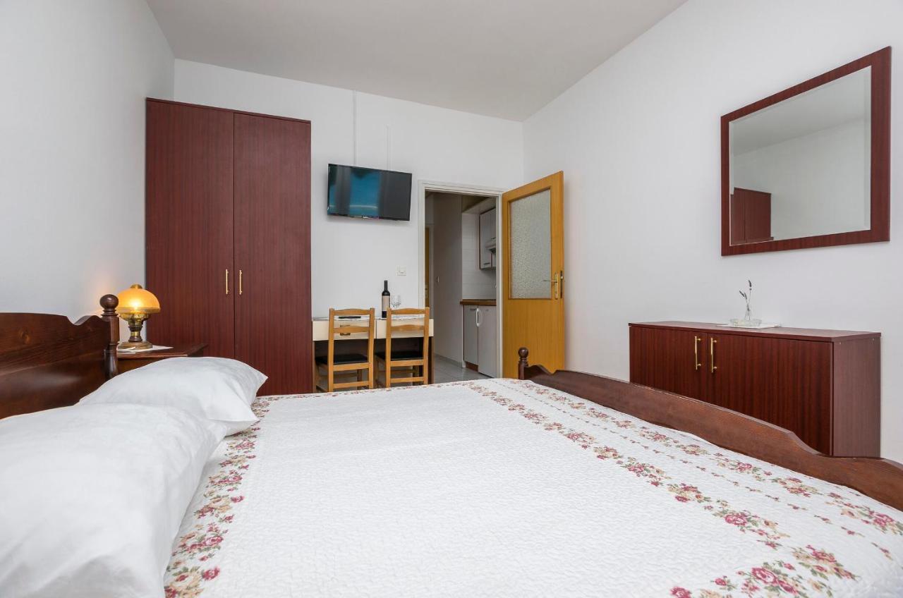 Apartment And Rooms Franka 扎博里克 外观 照片
